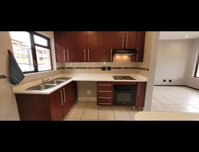 2 BEDROOM APARTMENT FOR SALE IN GLENVISTA